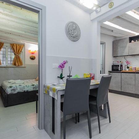 ונציה Palazzo Dolfin - Piazza San Marco Lovely Apartment מראה חיצוני תמונה